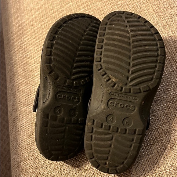 CROCS Classic Black Clogs - Picture 4 of 4